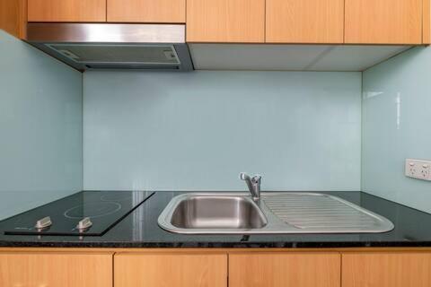 Roma Studio Apartment In Collins Street Мельбурн Экстерьер фото